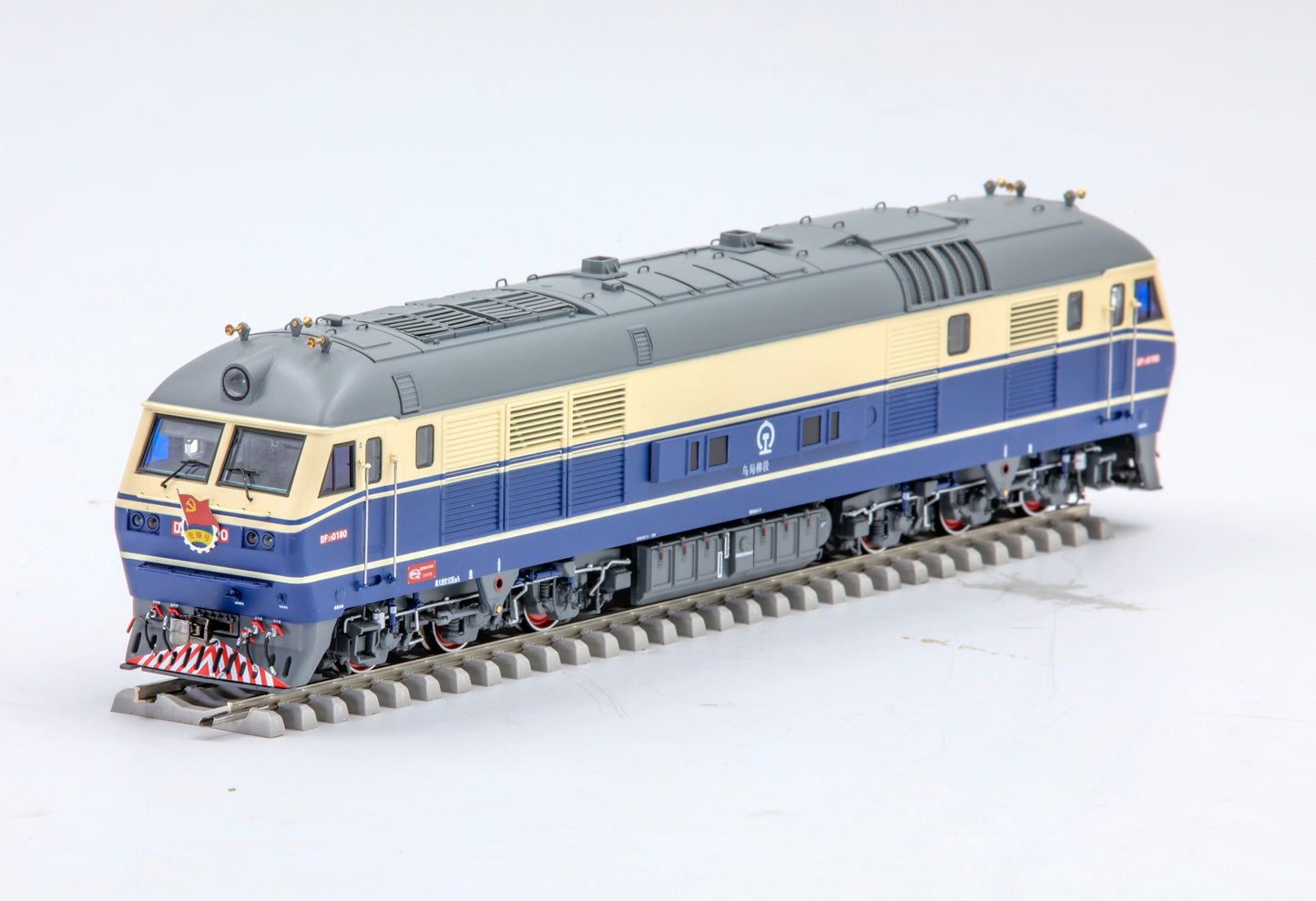 Train Model HO Scale 1:87 Dongfeng 11 Diesel Locomotive DF11 Train Model Rail Car Toy