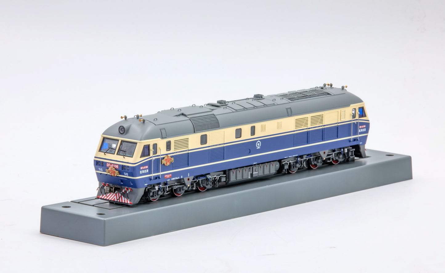 Train Model HO Scale 1:87 Dongfeng 11 Diesel Locomotive DF11 Train Model Rail Car Toy