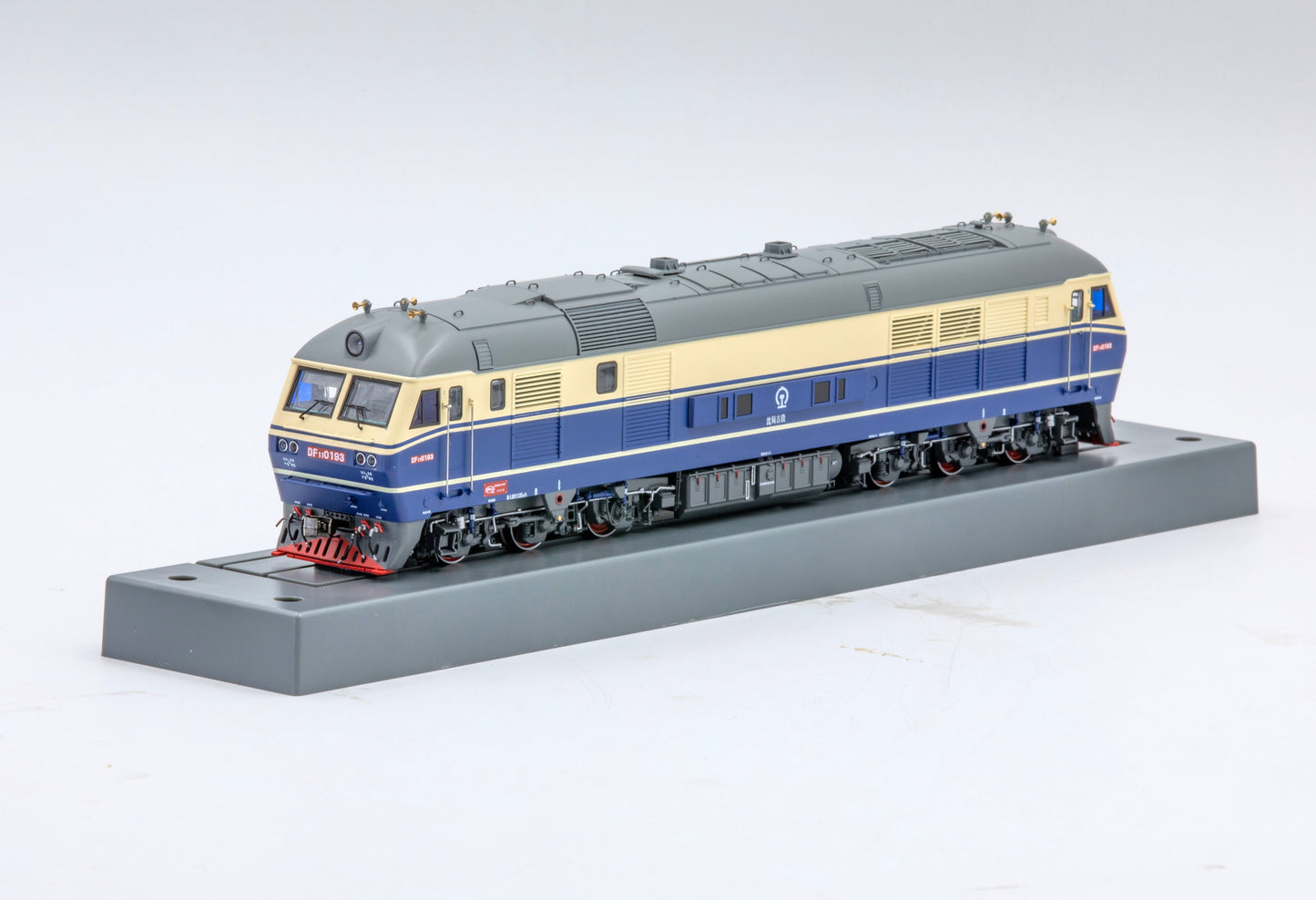 Train Model HO Scale 1:87 Dongfeng 11 Diesel Locomotive DF11 Train Model Rail Car Toy